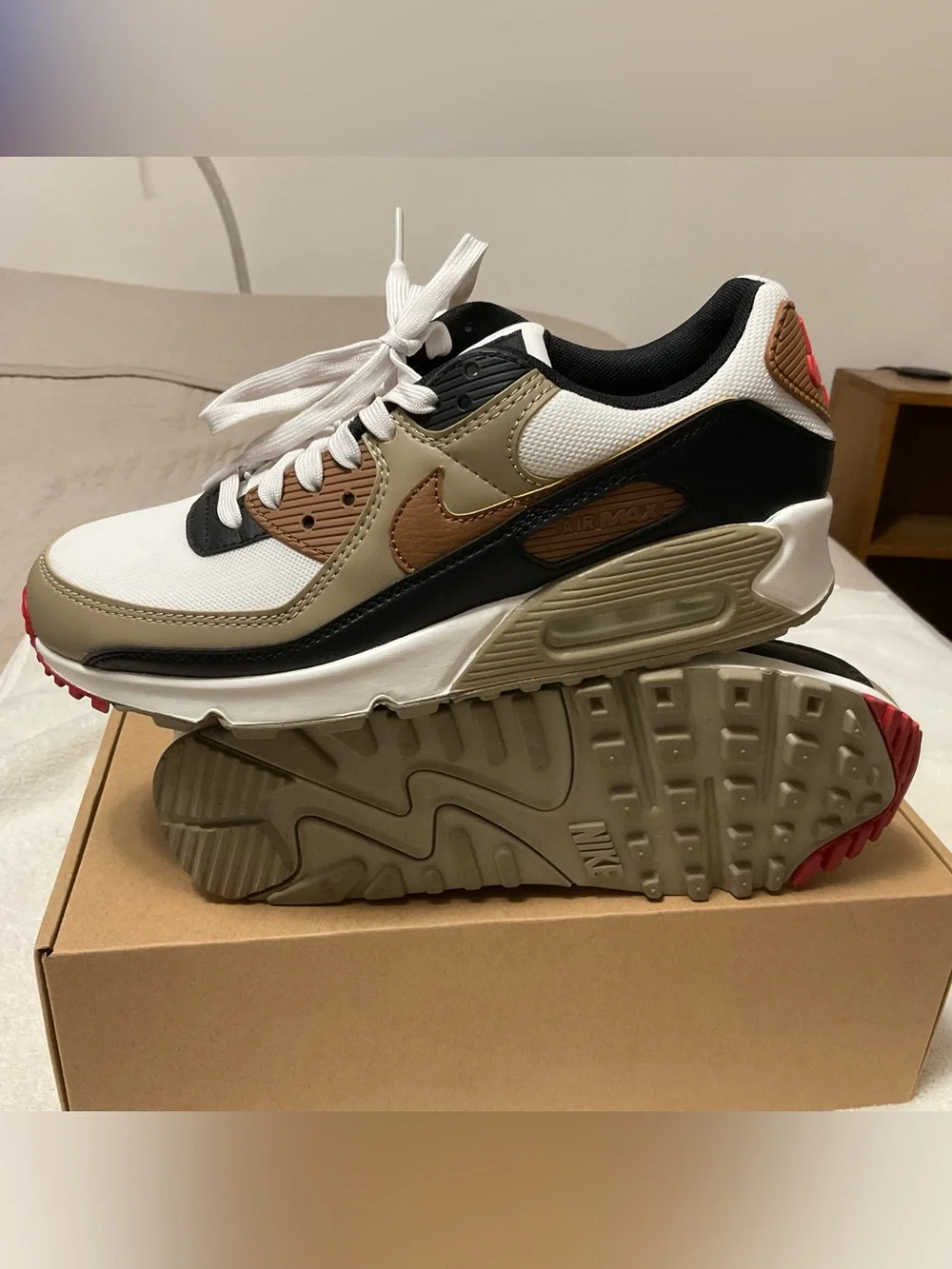 Women’s 8.5 Nike Air Max 90